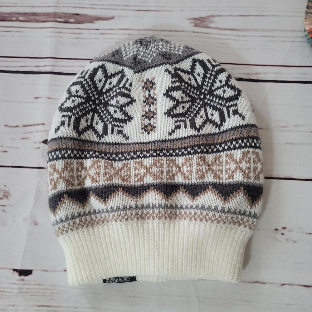 Muk Luks - Fair Isle White Printed Beanie Hat